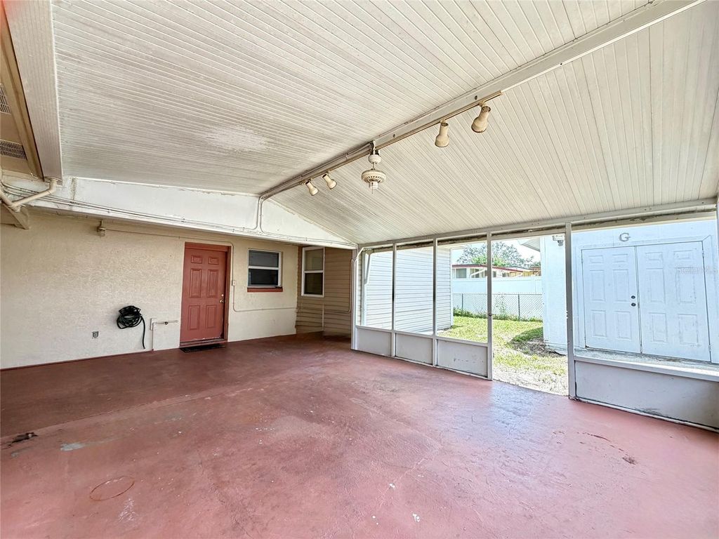 Image 8 of property listing at 3306 W BURKE STREET, Tampa, FL 33614