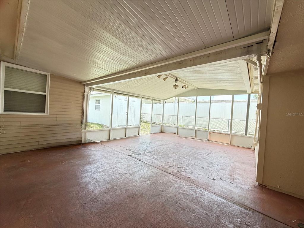 Image 10 of property listing at 3306 W BURKE STREET, Tampa, FL 33614