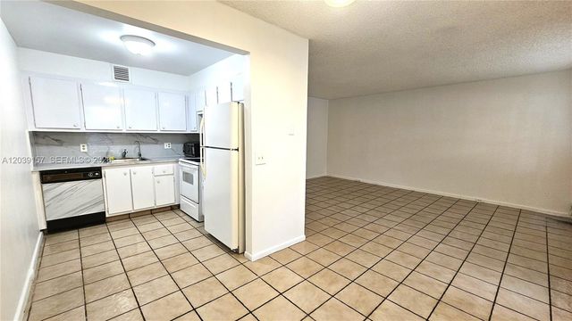 13155 SW 7th Ct 109E, Pembroke Pines, FL 33027