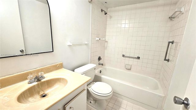13155 SW 7th Ct 109E, Pembroke Pines, FL 33027