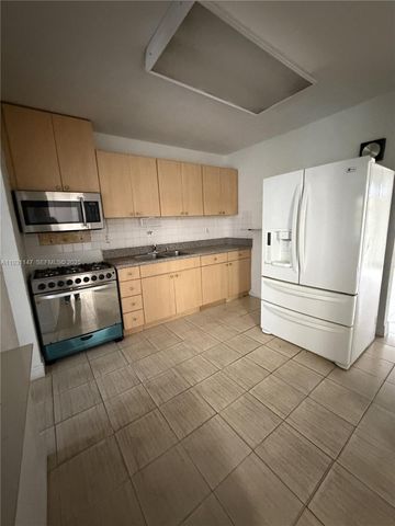 7200 SW 22nd St, Miami, FL 33155