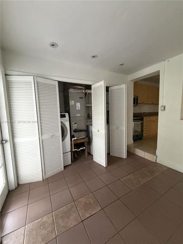 7200 SW 22nd St, Miami, FL 33155