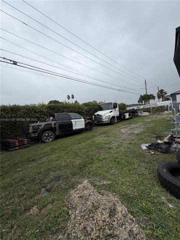 7200 SW 22nd St, Miami, FL 33155