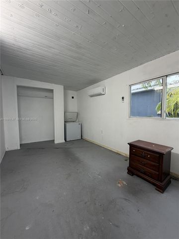 7200 SW 22nd St, Miami, FL 33155