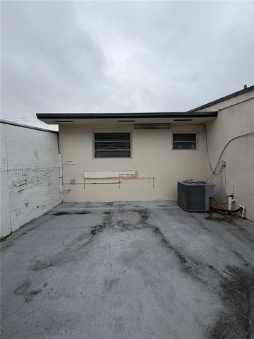 7200 SW 22nd St, Miami, FL 33155