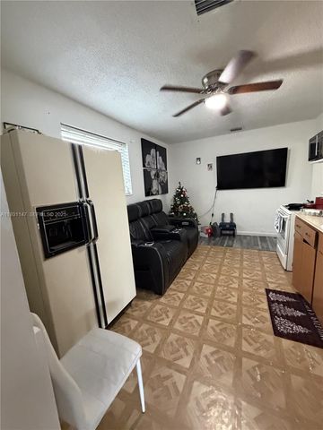 7200 SW 22nd St, Miami, FL 33155