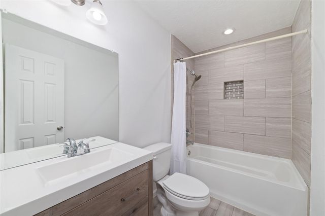 7915 Quail Meadow Drive, Houston, TX 77071
