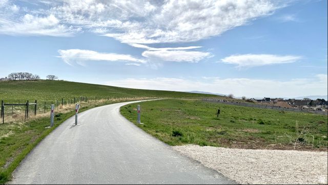 2042 S VALLEY DR, Mapleton, UT 84664