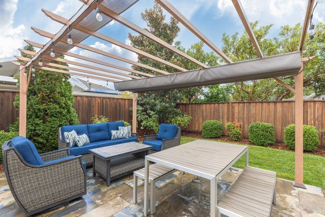 226 Saffron Ct, Napa, CA 94559