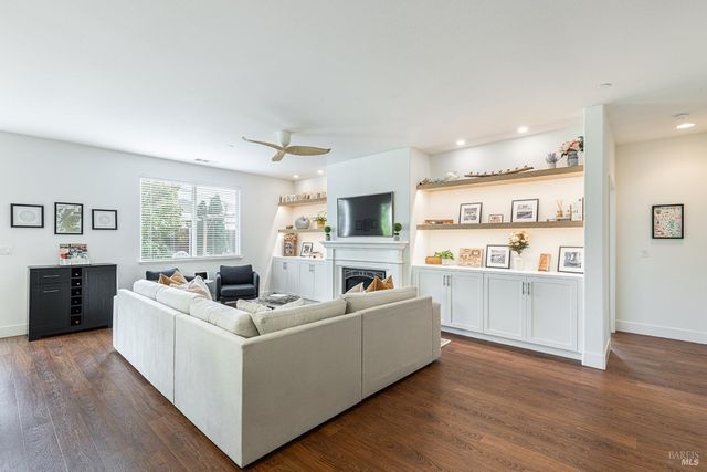 226 Saffron Ct, Napa, CA 94559