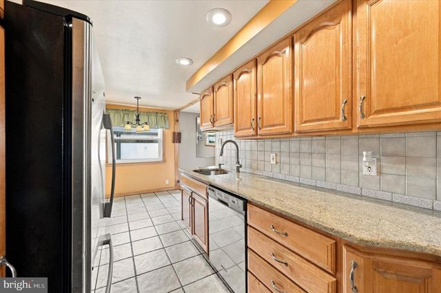 211 WILLOWBROOK AVE, Folsom, PA 19033