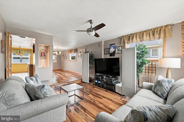 211 WILLOWBROOK AVE, Folsom, PA 19033