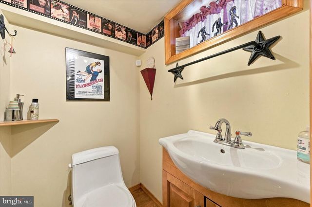 211 WILLOWBROOK AVE, Folsom, PA 19033