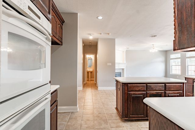 1100 Cedar Valley Drive, Irving, TX 75063