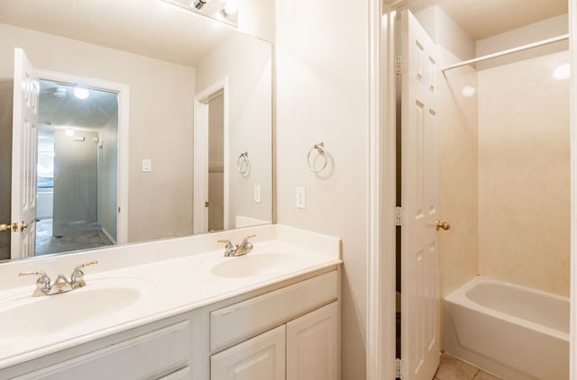 1100 Cedar Valley Drive, Irving, TX 75063