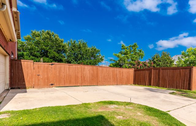 1100 Cedar Valley Drive, Irving, TX 75063