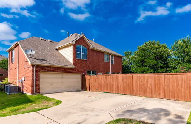 1100 Cedar Valley Drive, Irving, TX 75063