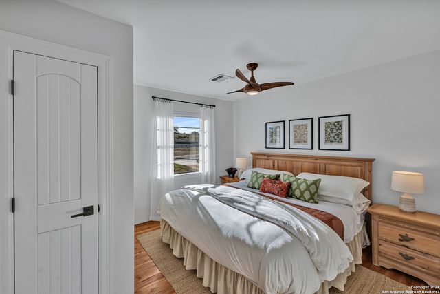 130 Overlook Dr, Fredericksburg, TX 78624