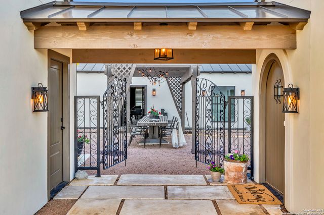130 Overlook Dr, Fredericksburg, TX 78624