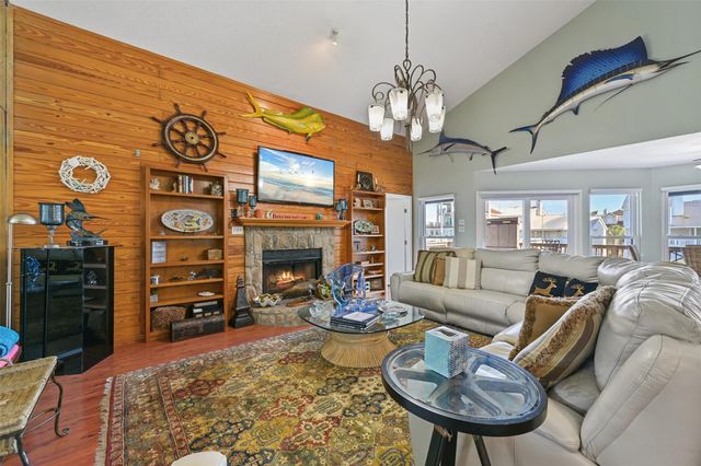 3408 Jolly Roger Circle, Galveston, TX 77554