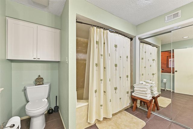 3408 Jolly Roger Circle, Galveston, TX 77554