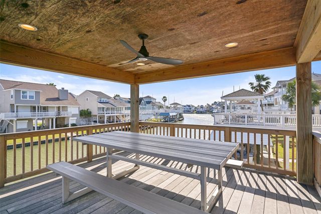 3408 Jolly Roger Circle, Galveston, TX 77554