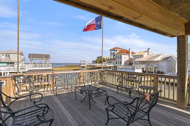 3408 Jolly Roger Circle, Galveston, TX 77554