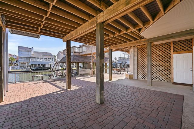 3408 Jolly Roger Circle, Galveston, TX 77554