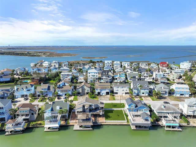 3408 Jolly Roger Circle, Galveston, TX 77554