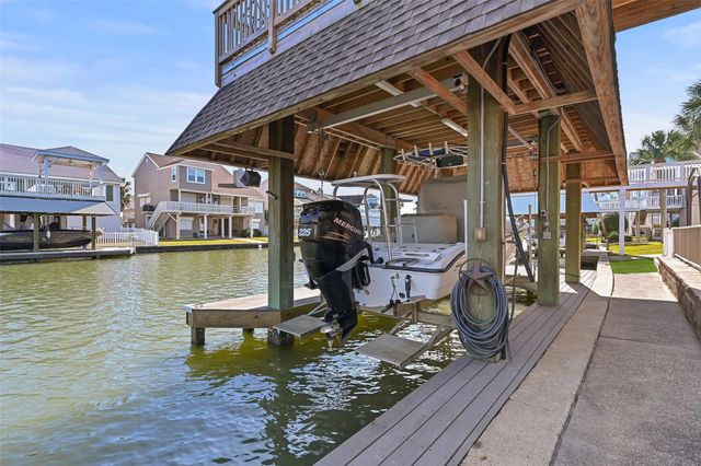 3408 Jolly Roger Circle, Galveston, TX 77554