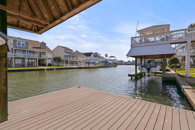 3408 Jolly Roger Circle, Galveston, TX 77554