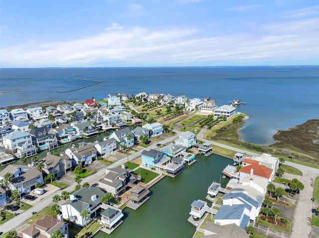 3408 Jolly Roger Circle, Galveston, TX 77554