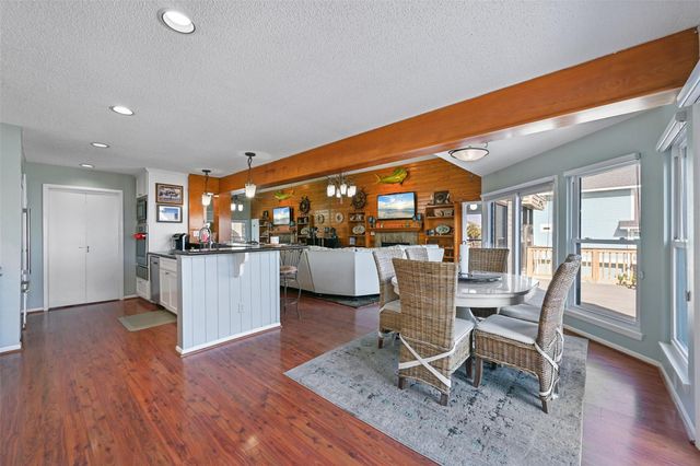 3408 Jolly Roger Circle, Galveston, TX 77554