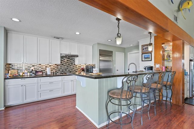 3408 Jolly Roger Circle, Galveston, TX 77554