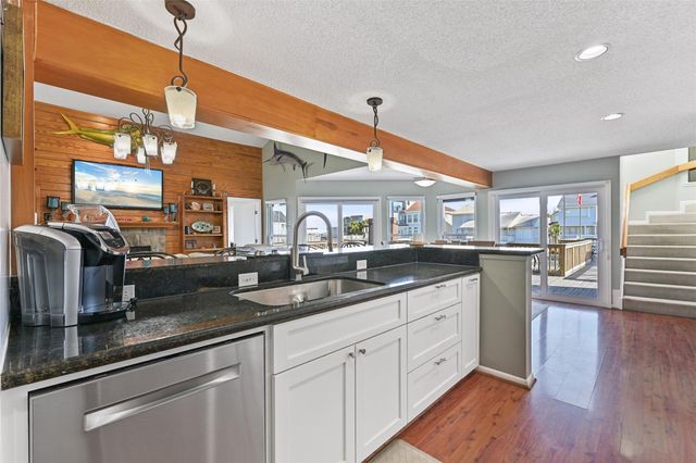 3408 Jolly Roger Circle, Galveston, TX 77554