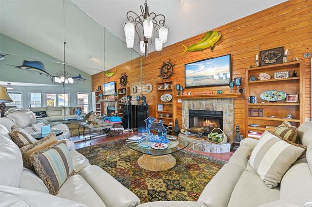 3408 Jolly Roger Circle, Galveston, TX 77554