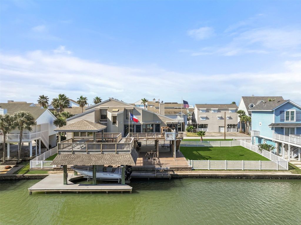 3408 Jolly Roger Circle, Galveston, TX 77554