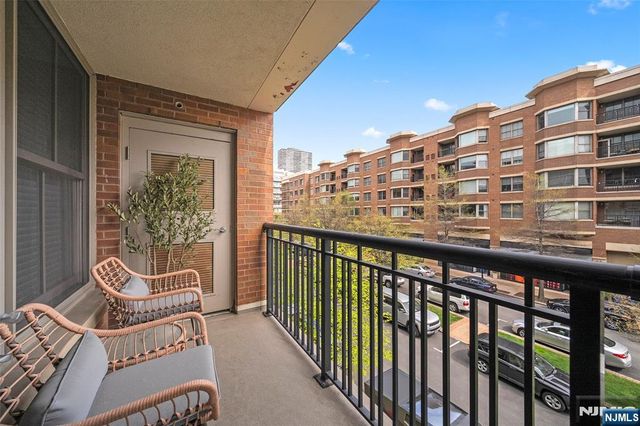 22 Ave At Port Imperial 204, West New York, NJ 07093