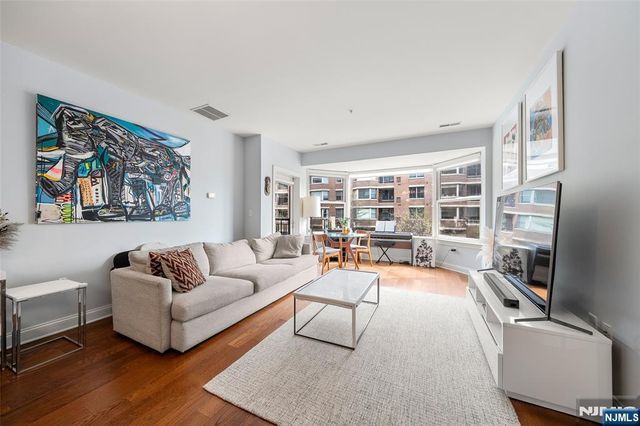 22 Ave At Port Imperial 204, West New York, NJ 07093