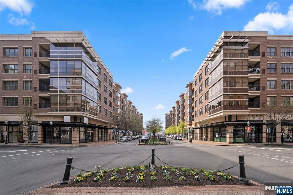 22 Ave At Port Imperial 204, West New York, NJ 07093