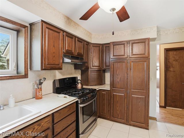 24892 Melody Lane, Taylor, MI 48180