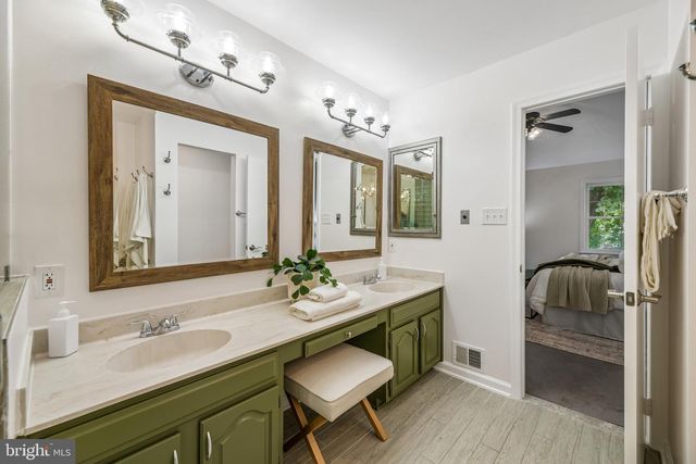 5722 BREWER HOUSE CIR, Rockville, MD 20852