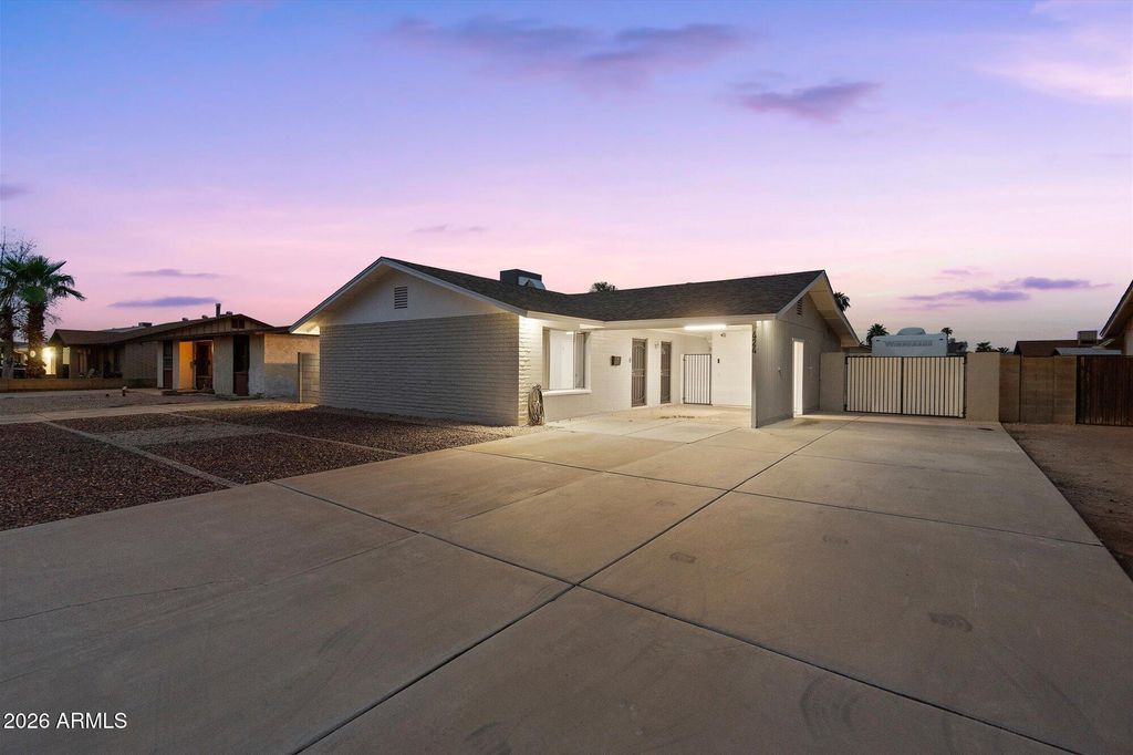 424 W SANTA CRUZ Drive, Tempe, AZ 85282 — exterior