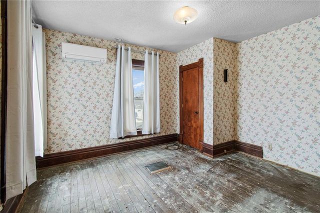 413 S Orchard Street, Clinton, MO 64735