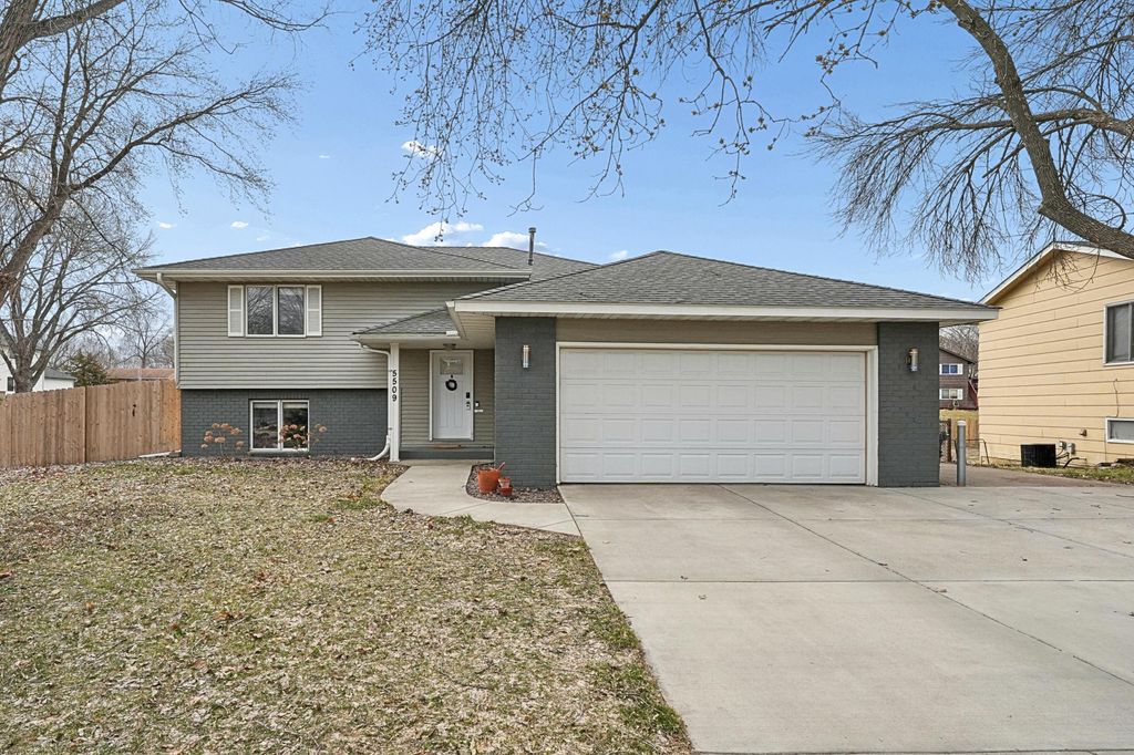 5509 W 134th Street, Savage, MN 55378