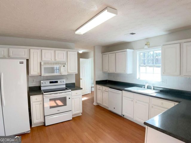 837 Winding Grove Lane, Loganville, GA 30052