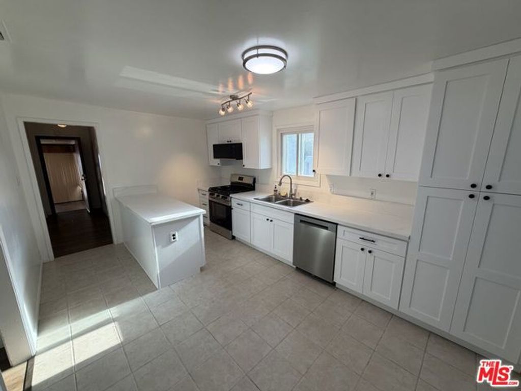 322 Magnolia Avenue, Inglewood, CA 90301