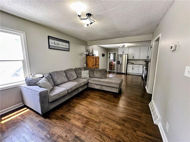 430 N Chelsea Avenue, Kansas City, MO 64123