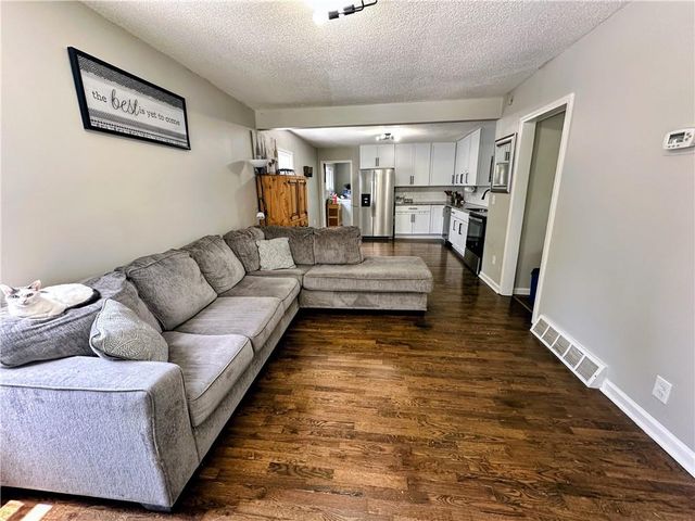 430 N Chelsea Avenue, Kansas City, MO 64123