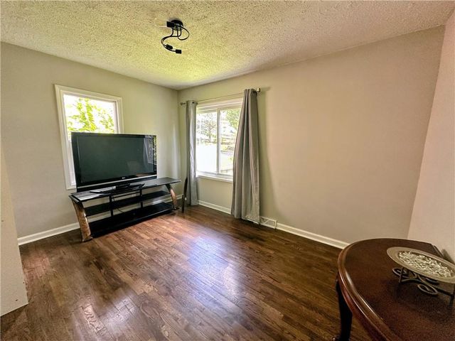 430 N Chelsea Avenue, Kansas City, MO 64123